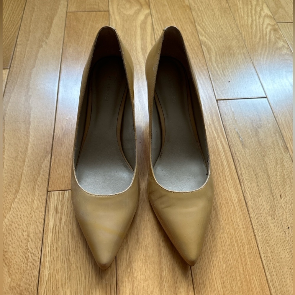 Classic Tan Women's Pumps (Size 8)